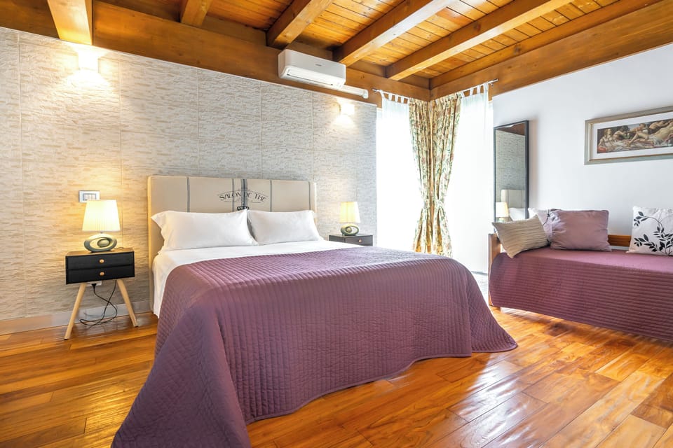 Family Room, Private Bathroom, Courtyard View | Egyptian cotton sheets, premium bedding, down comforters