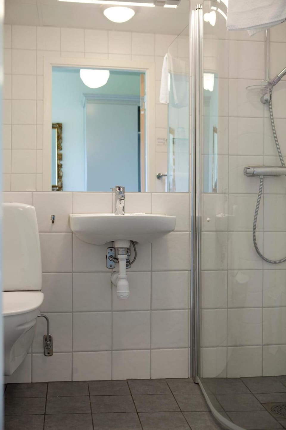 Shower, towels