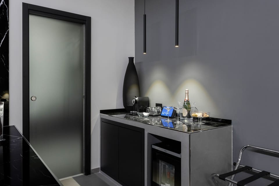 Luxury Suite, Balcony, City View | Minibar