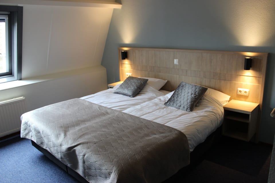 Double Room | Desk, cribs/infant beds, free WiFi, bed sheets