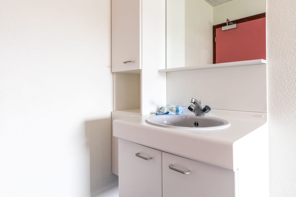 Family Room | Bathroom sink