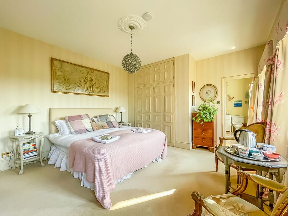 Premier Double Room, Ensuite | 1 bedroom, WiFi