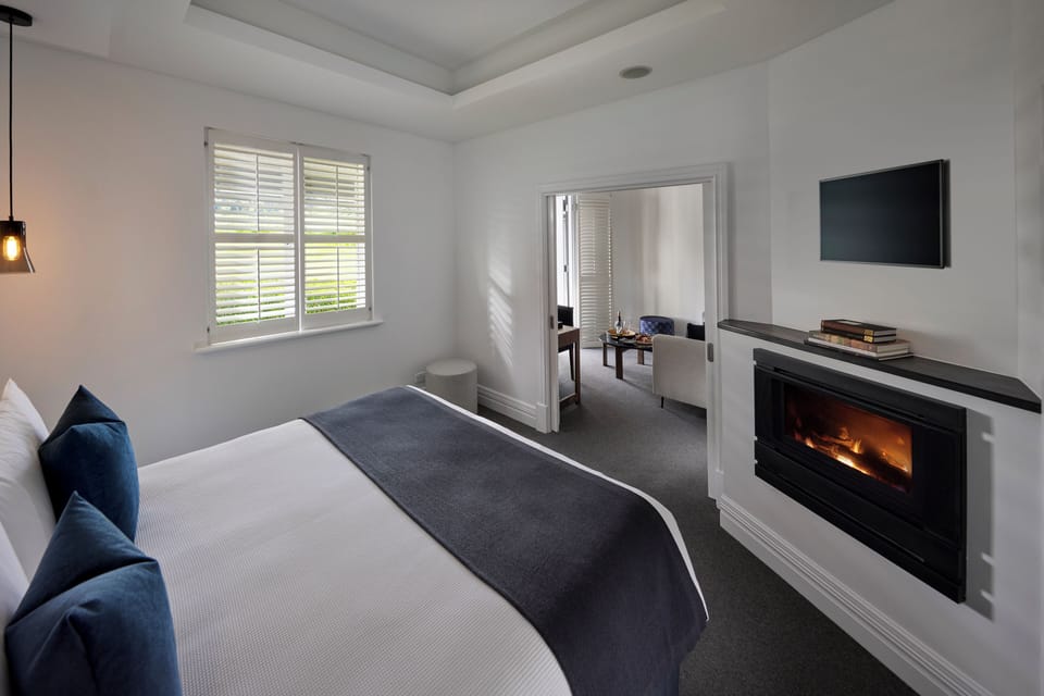 Premium Suite | Premium bedding, minibar, in-room safe, desk