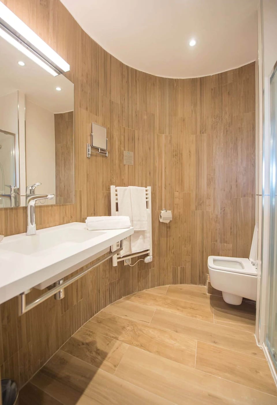 Classic Double Room | Bathroom shower