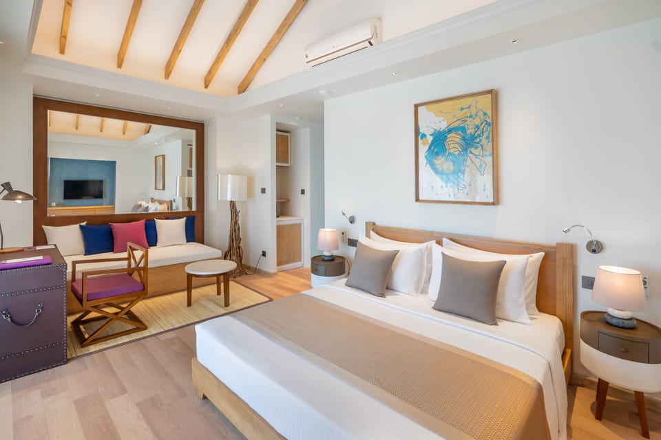 Water Bungalow | Minibar, in-room safe, desk, laptop workspace