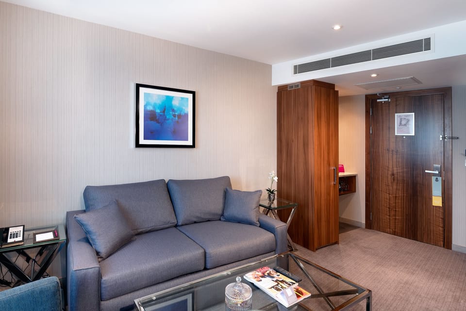 Egyptian cotton sheets, premium bedding, minibar, in-room safe