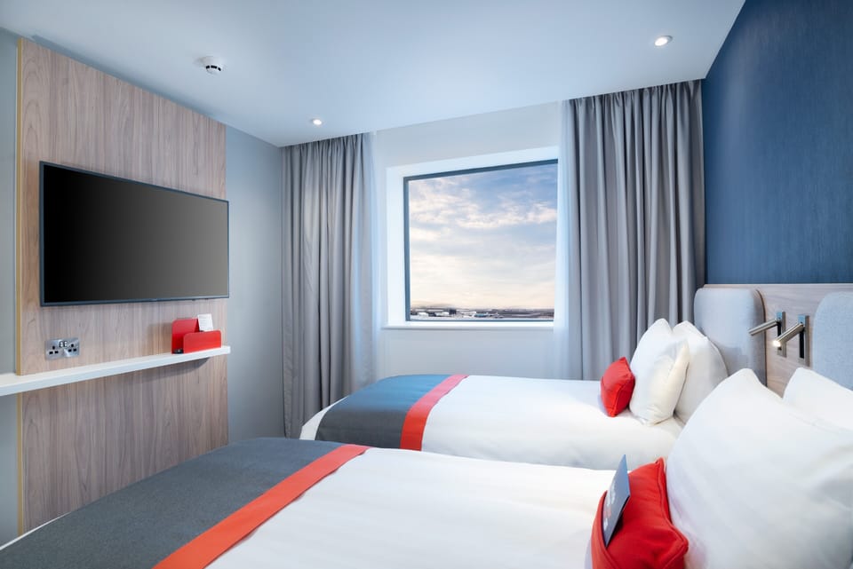 Standard Room, 2 Twin Beds (Free Hot Breakfast) | Premium bedding, in-room safe, desk, laptop workspace