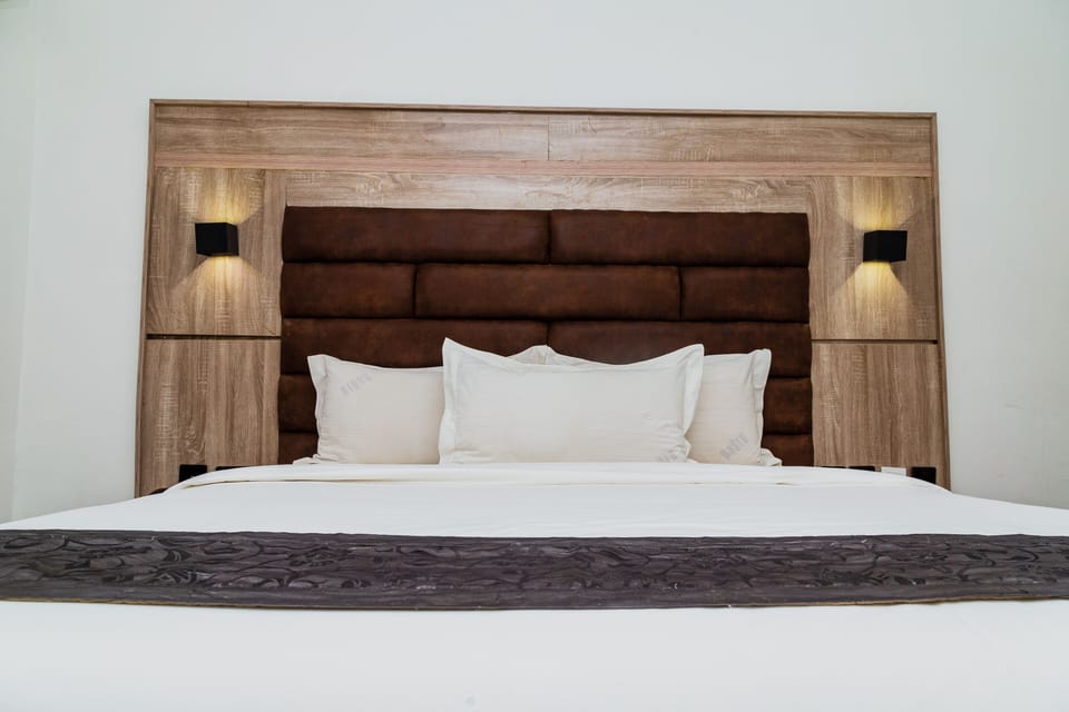 Standard Single Room | Premium bedding, in-room safe, desk, laptop workspace
