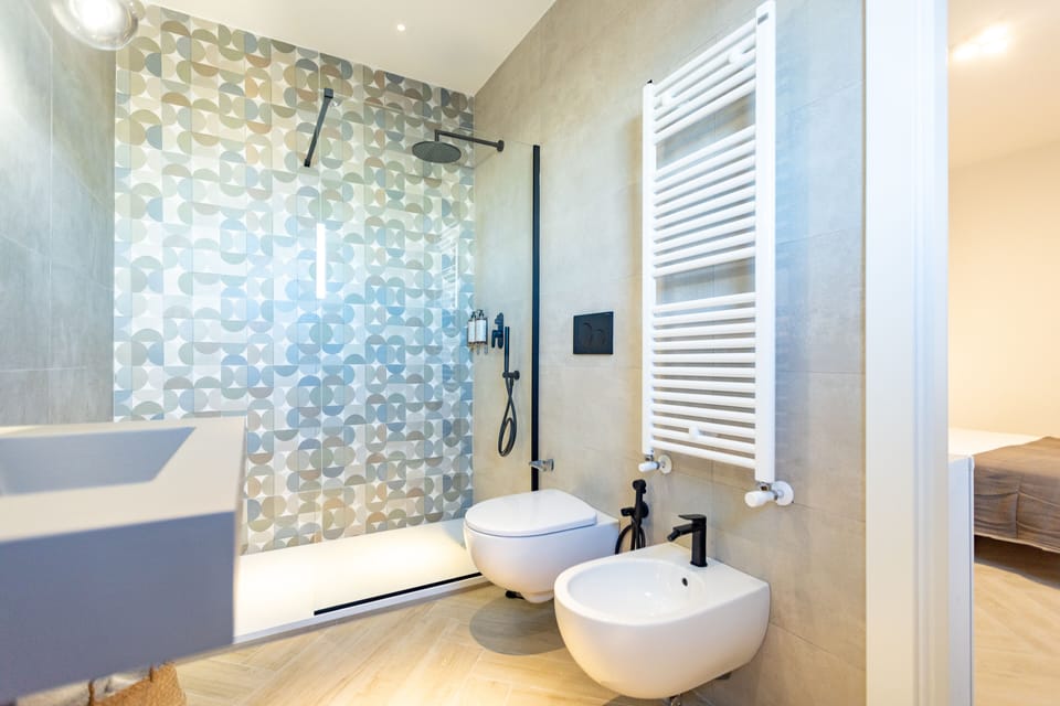 Apartment | Bathroom | Free toiletries, towels