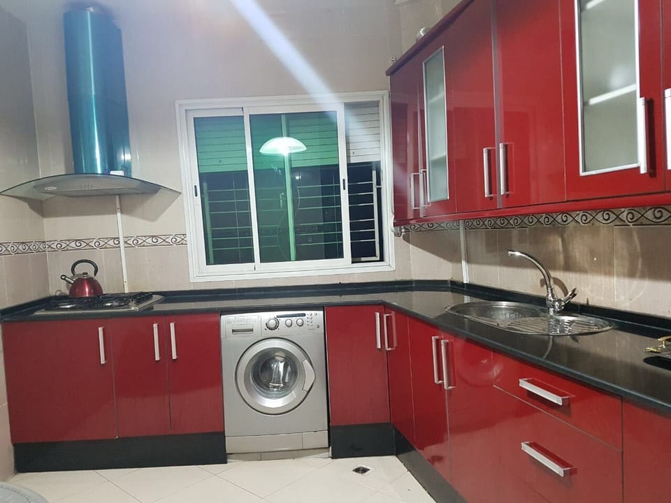 Apartment, 3 Bedrooms | Private kitchen | Full-size fridge, microwave, oven, stovetop
