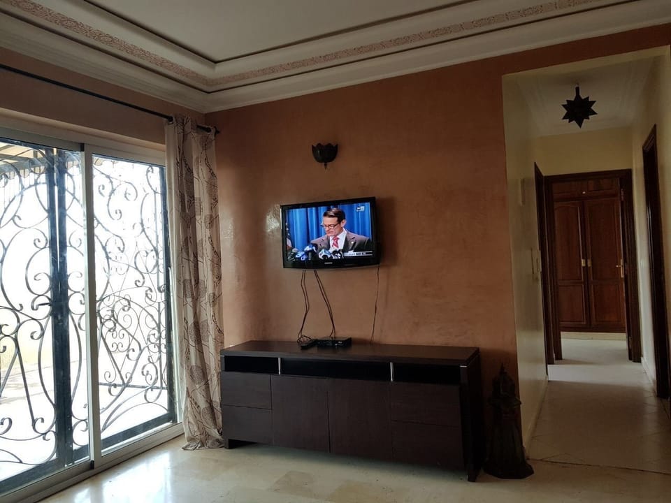 Apartment, 2 Bedrooms | Living room | Flat-screen TV