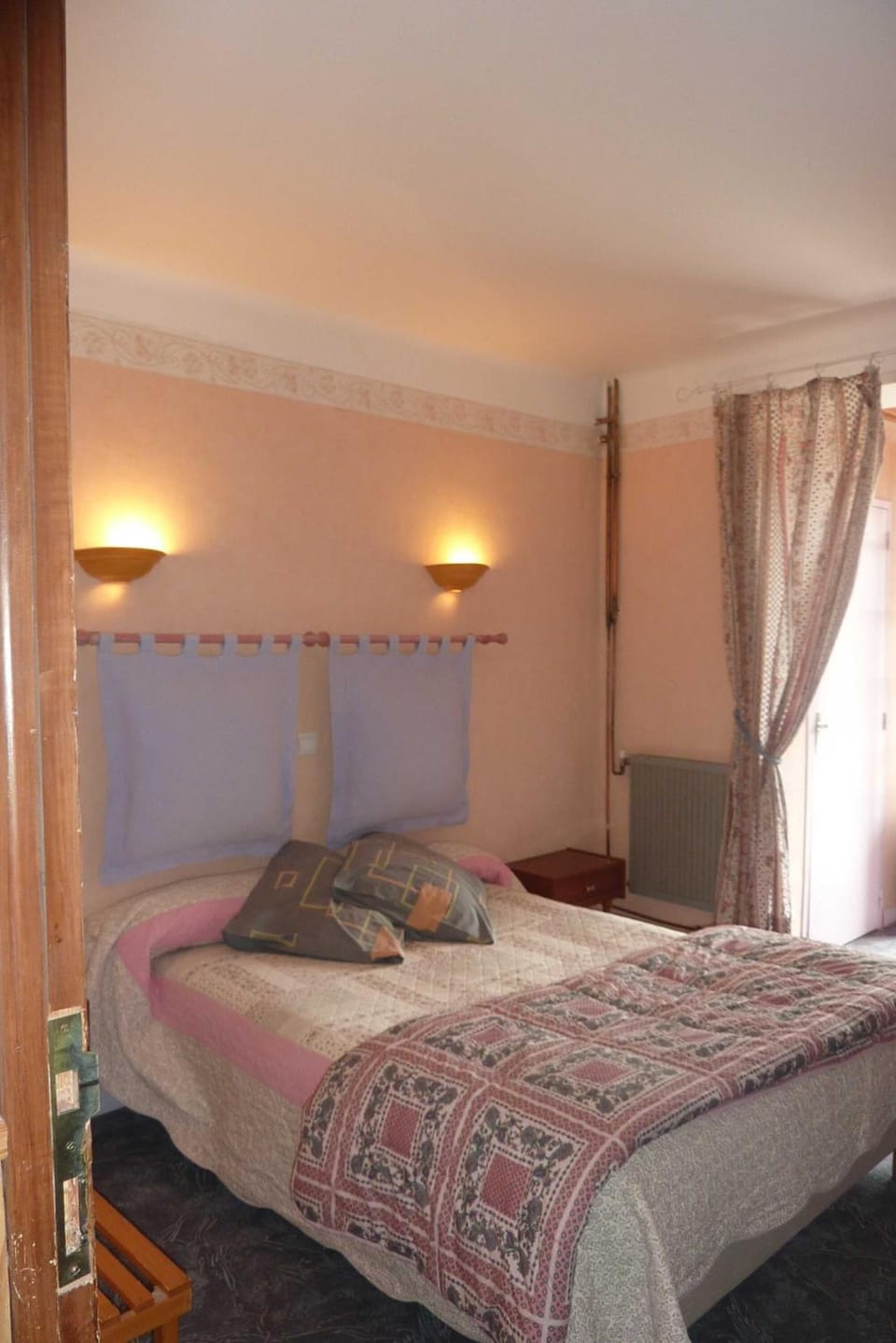 Desk, free WiFi, bed sheets