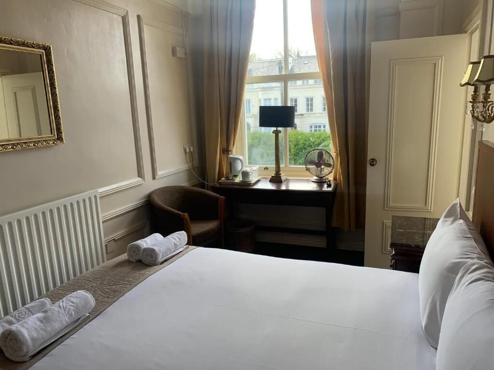 Double Room | Iron/ironing board, free WiFi, bed sheets