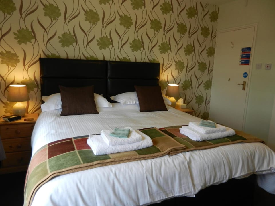 8 bedrooms, premium bedding, desk, blackout drapes