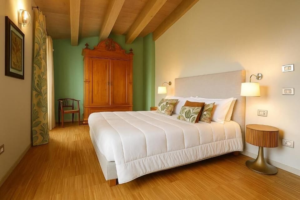Superior Room | Down comforters, minibar, blackout drapes, soundproofing