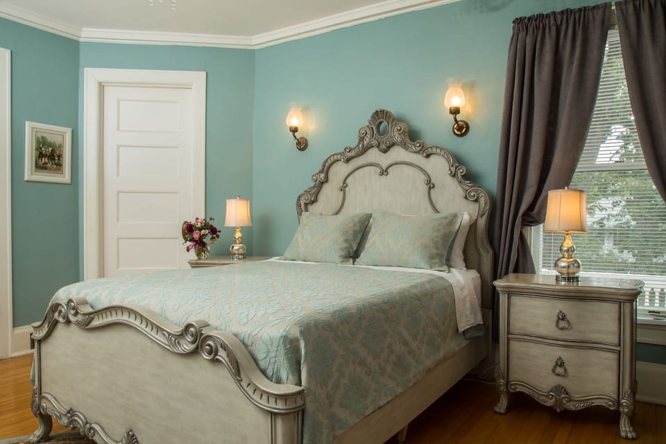 Deluxe Room, 1 Queen Bed, Connecting Rooms, Garden View | Premium bedding, desk, iron/ironing board, WiFi (free)