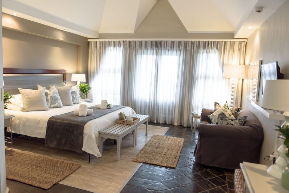 Superior Room | In-room safe, desk, laptop workspace, blackout drapes