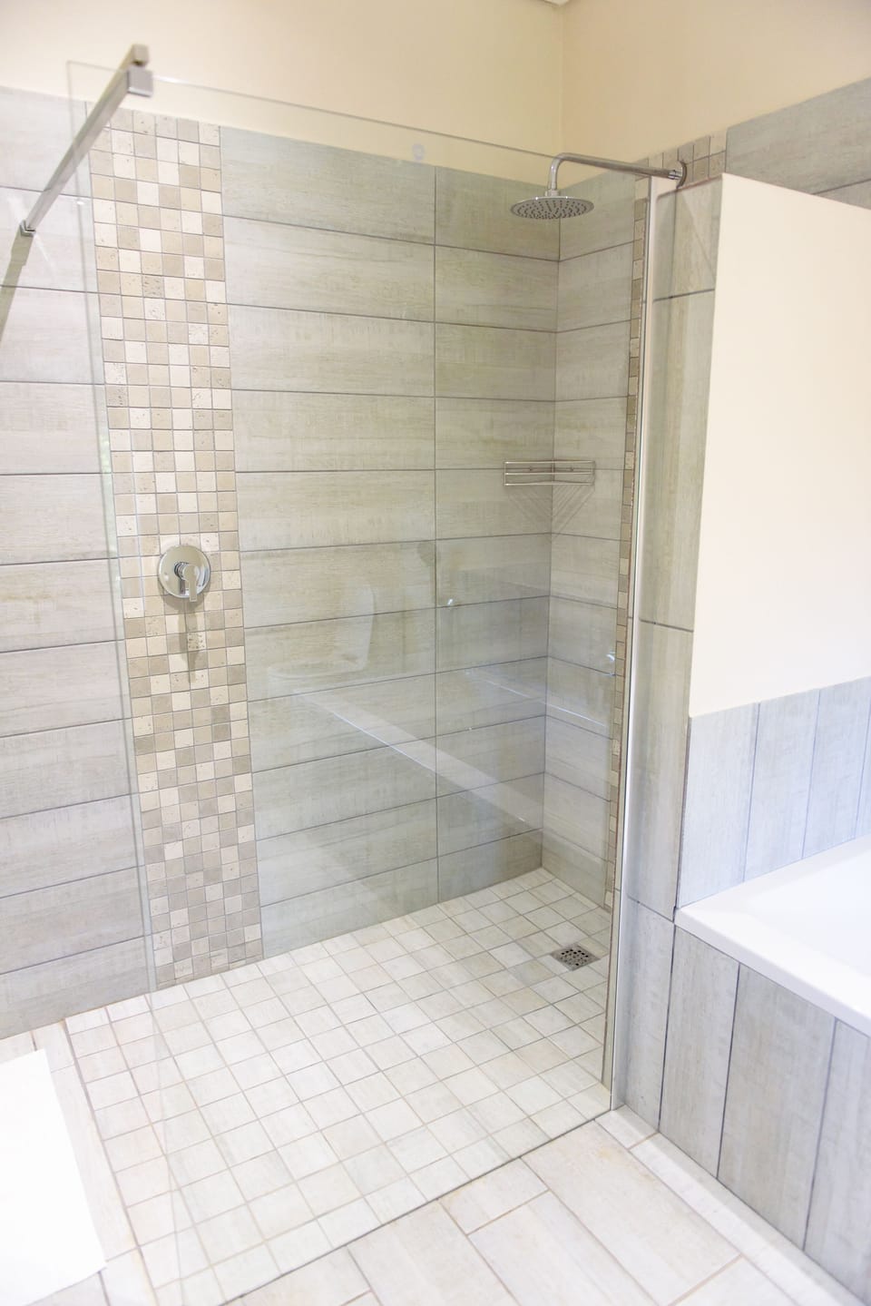 Executive Room | Bathroom | Separate tub and shower, hair dryer, towels, soap