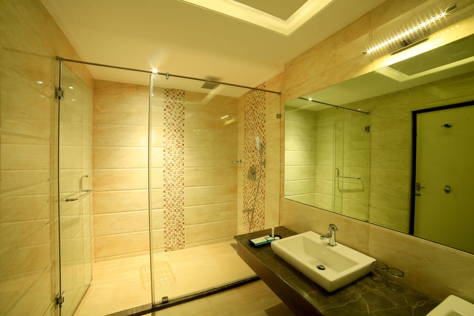 Luxury Suite, 1 Queen Bed, Patio, Executive Level | Bathroom | Shower, free toiletries, towels