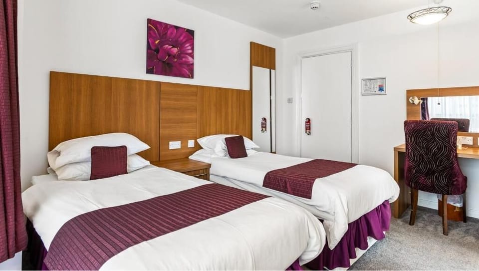 Standard Twin Room, 2 Twin Beds, Non Smoking | Individually decorated, individually furnished, desk, laptop workspace