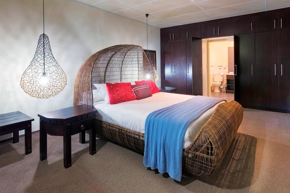 Room, 1 King Bed, River View | Desk, rollaway beds (free), WiFi (free)