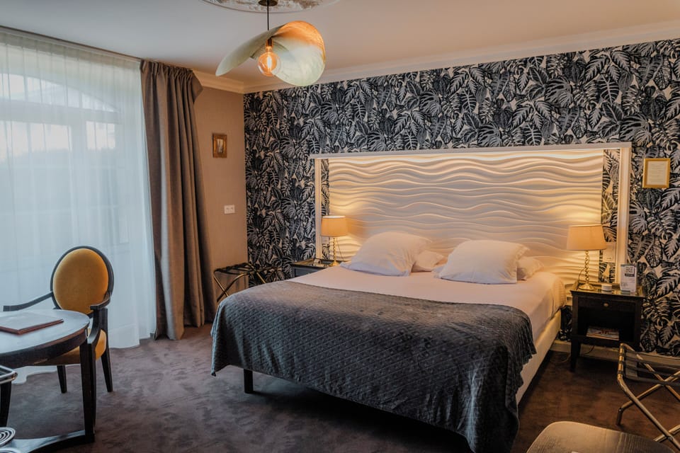 Deluxe Double Room | In-room safe, iron/ironing board, free WiFi, bed sheets