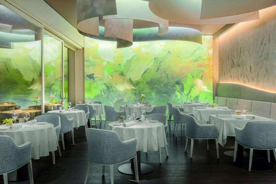 2 restaurants; breakfast, lunch, and dinner served