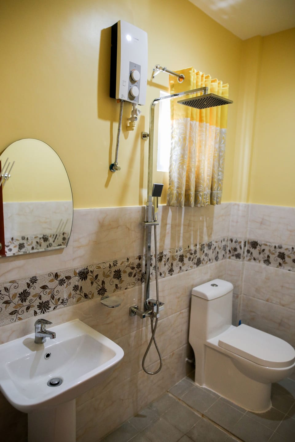 Pink House, Quad Room | Bathroom | Shower, free toiletries, hair dryer, towels