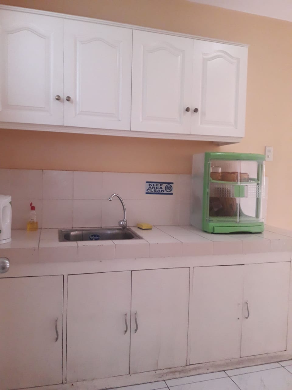 Cookware/dishes/utensils, paper towels