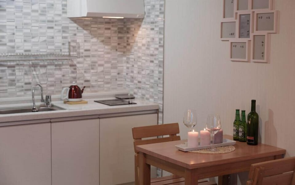 Studio (4F) | In-room dining