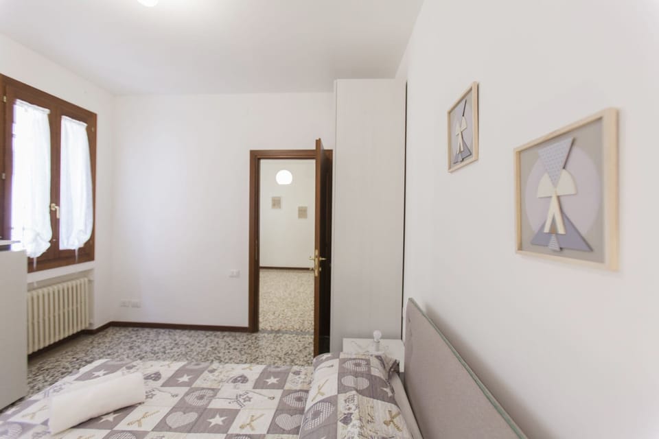 City Apartment | 1 bedroom, Egyptian cotton sheets, premium bedding, down comforters