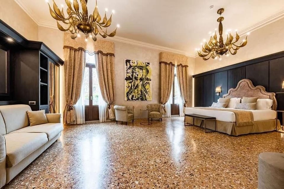 Panoramic Suite (Open) | In-room safe, desk, blackout drapes, soundproofing