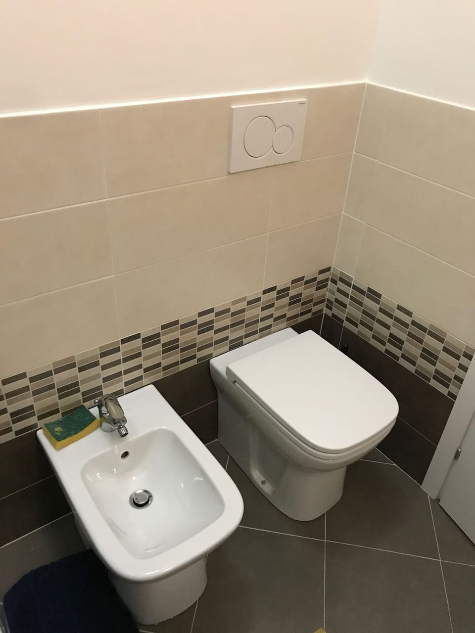 Studio | Bathroom | Shower, free toiletries, hair dryer, bidet