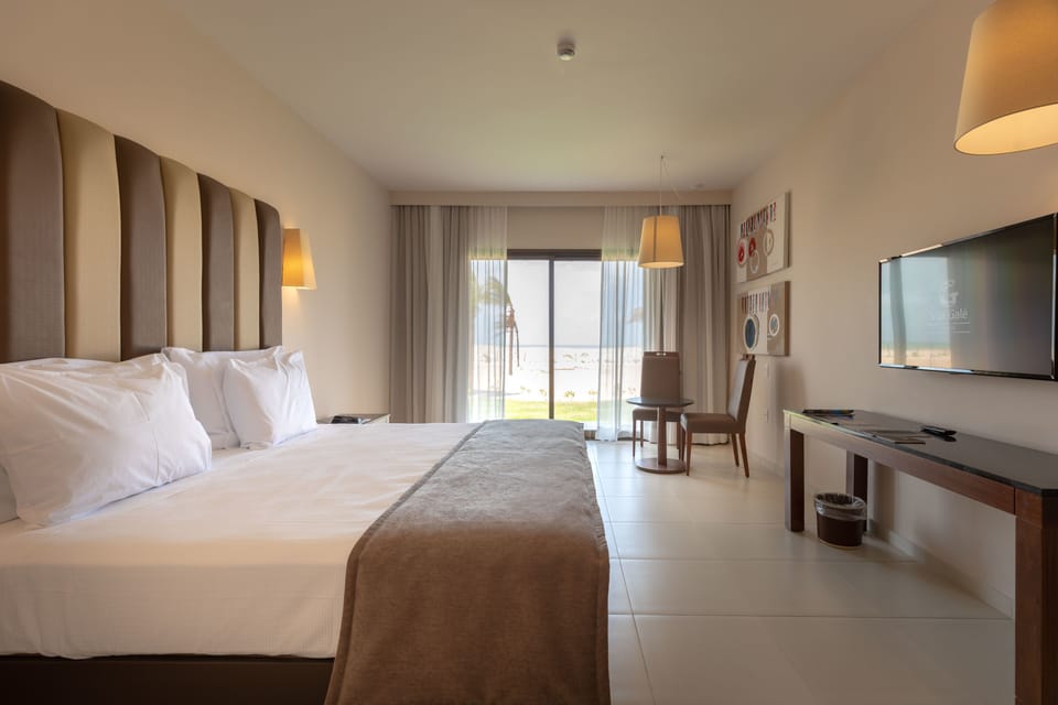 Suite | In-room safe, desk, blackout drapes, free WiFi