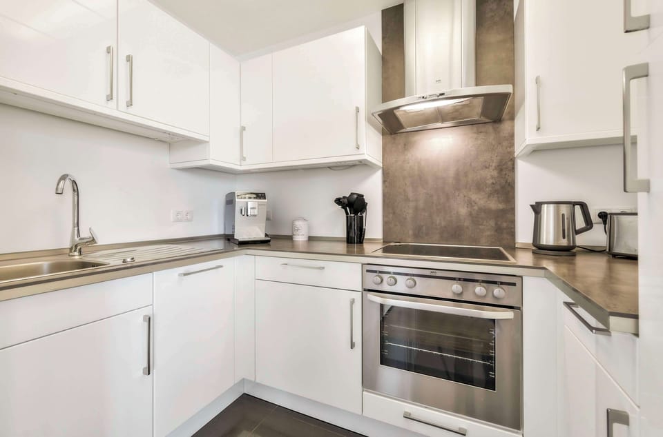 Apartment | Private kitchenette | Electric kettle