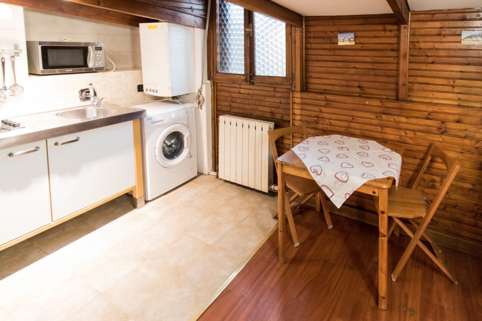 Studio | Private kitchenette | Fridge, microwave, stovetop, espresso maker