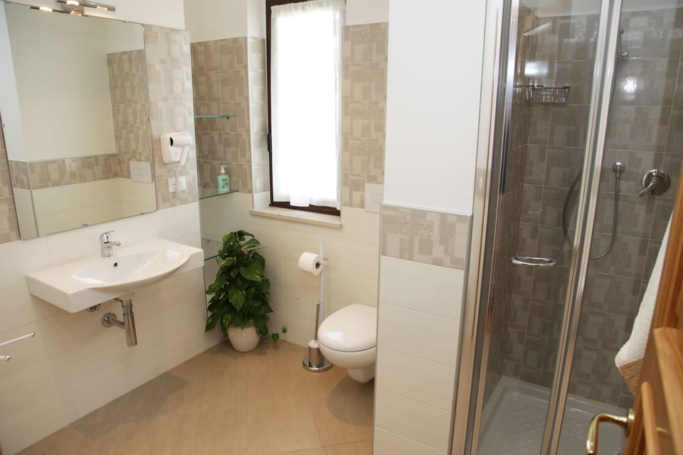 Deluxe Quadruple Room, Garden View | Bathroom | Shower, free toiletries, hair dryer, bidet