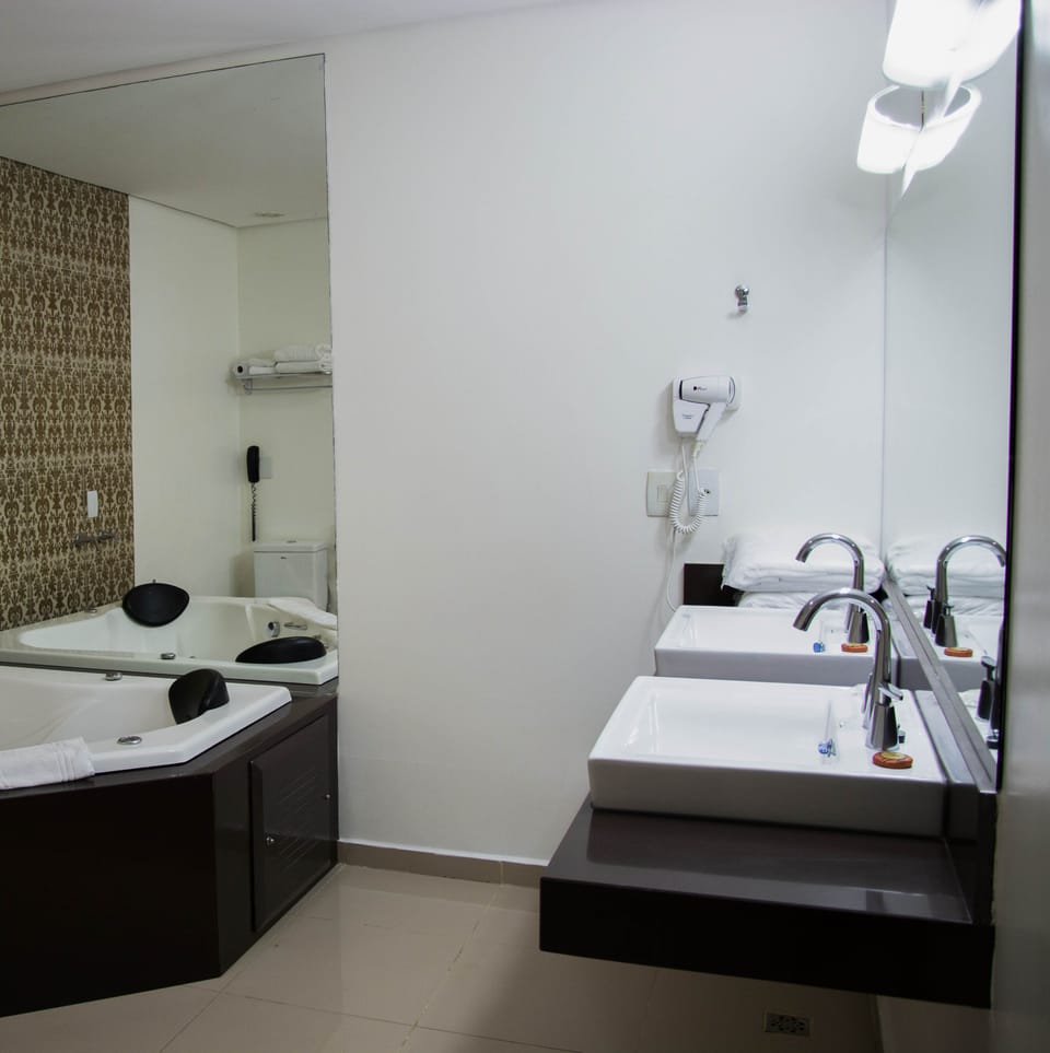 Suite | Private spa tub
