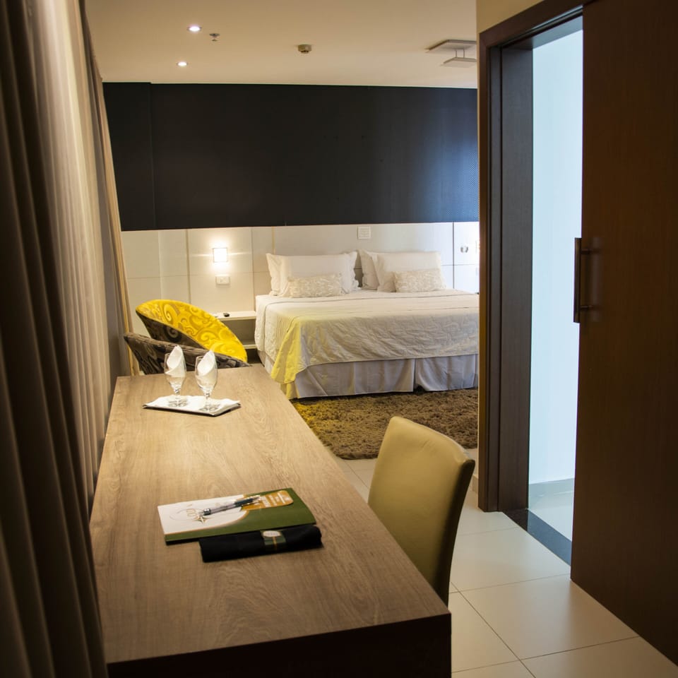 Suite | Minibar, in-room safe, desk, blackout drapes