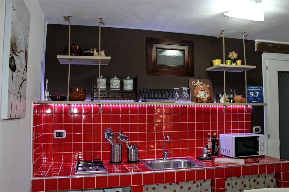 Apartment, 2 Bedrooms, Kitchen | Private kitchen | Fridge, microwave, oven, stovetop
