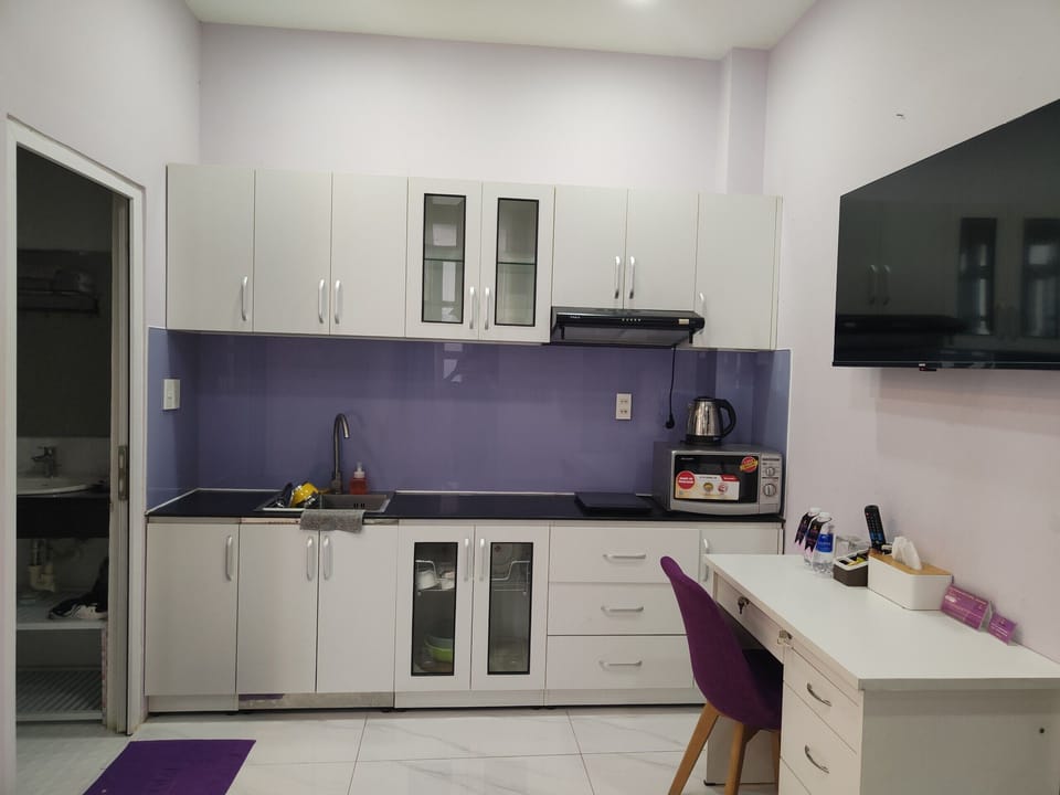 Basic Apartment | Private kitchen | Mini-fridge, microwave, electric kettle, paper towels