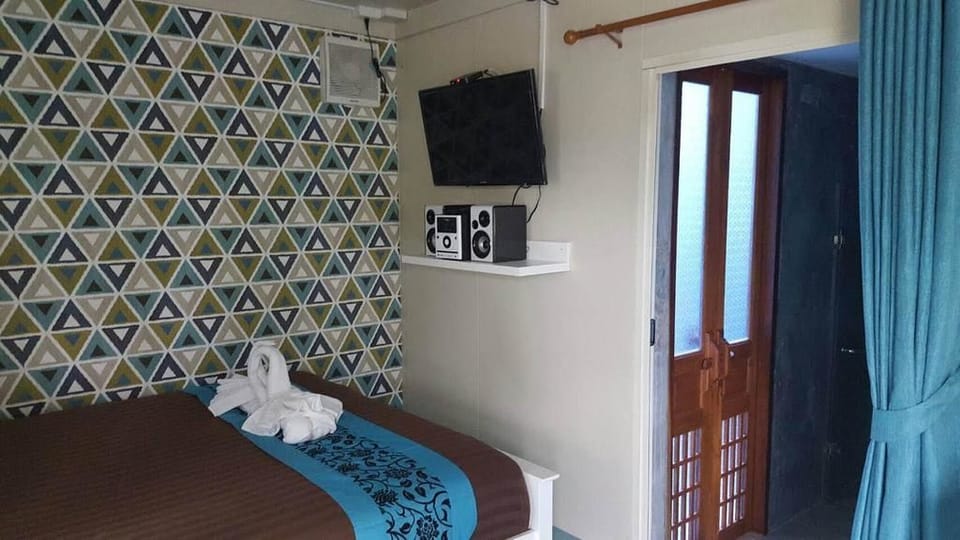 Deluxe Room | Minibar, rollaway beds (surcharge), WiFi (free)
