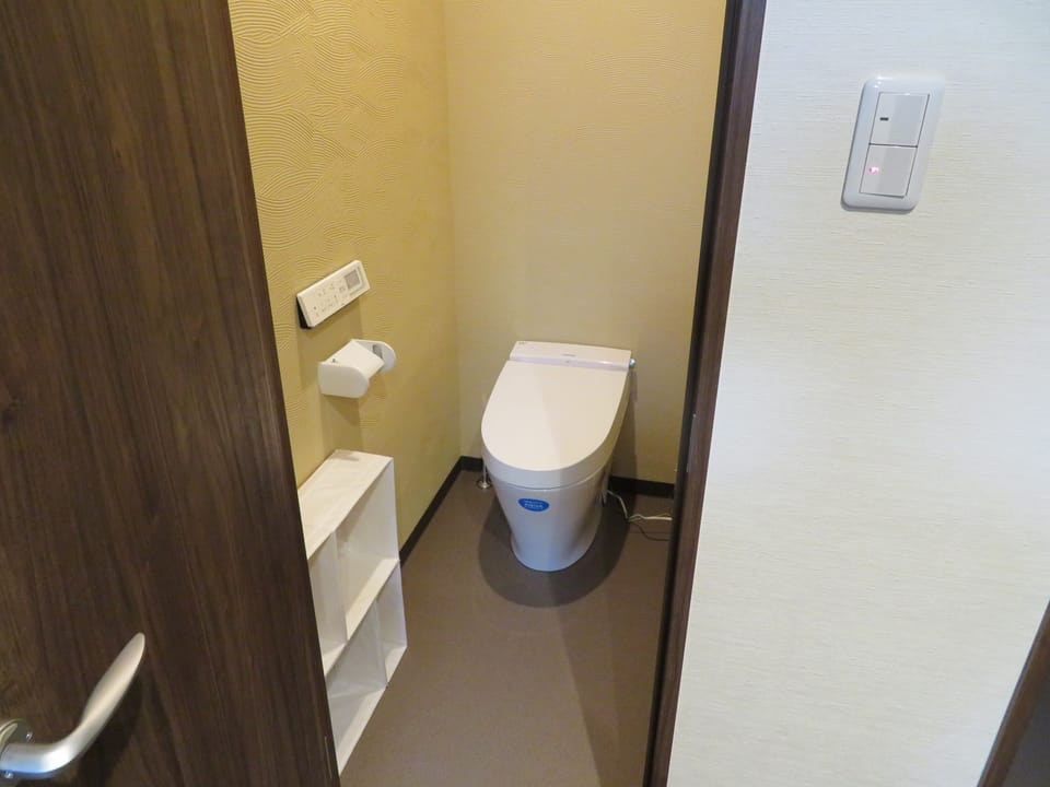 Private Room | Bathroom | Shower, hair dryer, bidet, soap