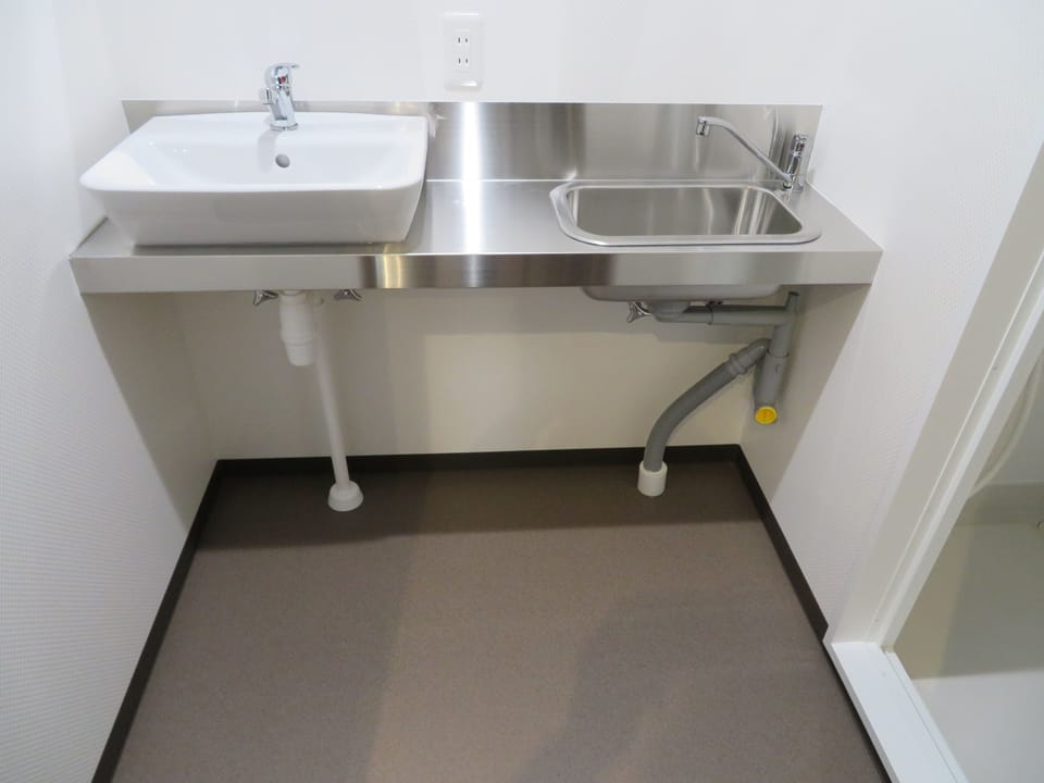 Private Room | Bathroom sink
