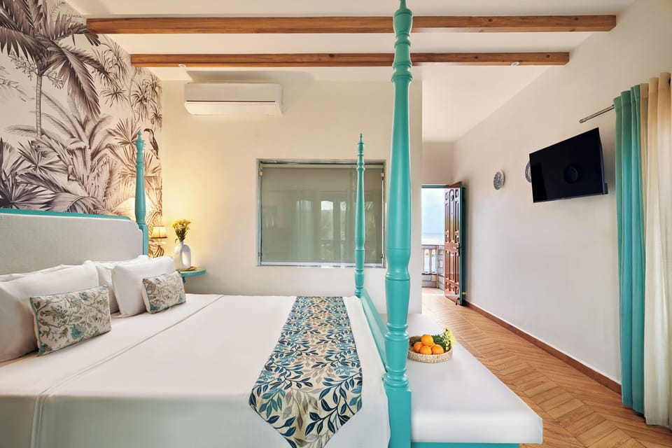 Premium Room | Desk, iron/ironing board, bed sheets