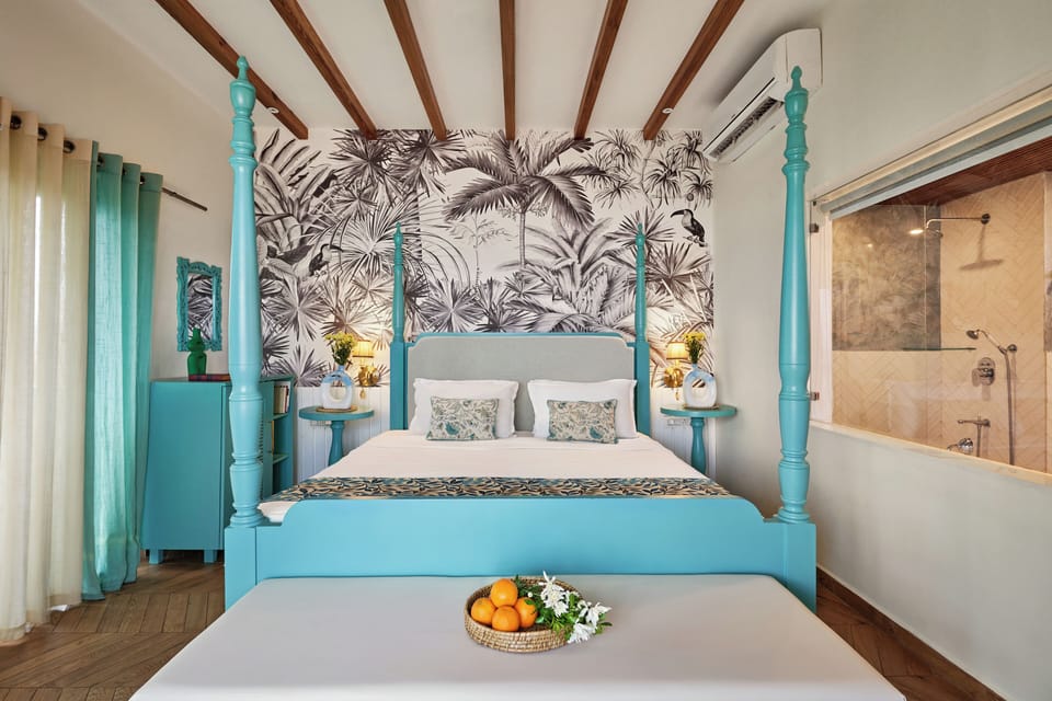 Premium Room | Desk, iron/ironing board, bed sheets