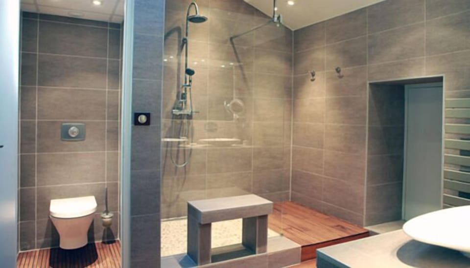 Suite | Bathroom shower