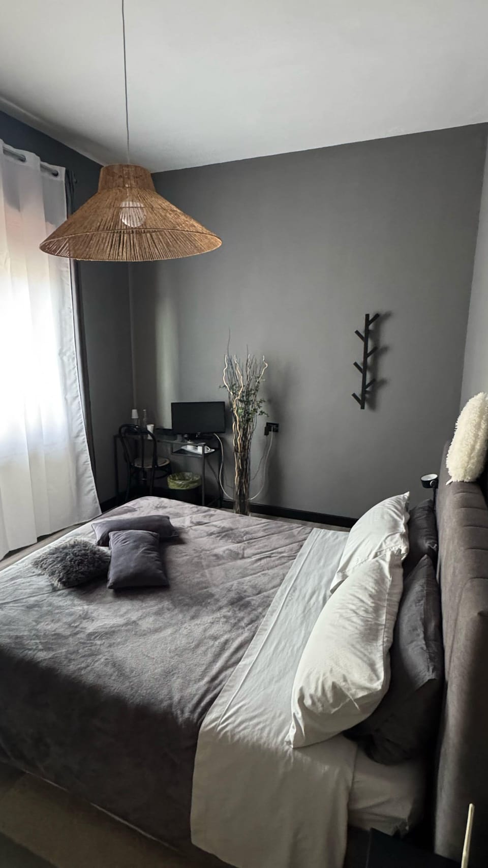 Desk, iron/ironing board (on request), WiFi (free), bed sheets