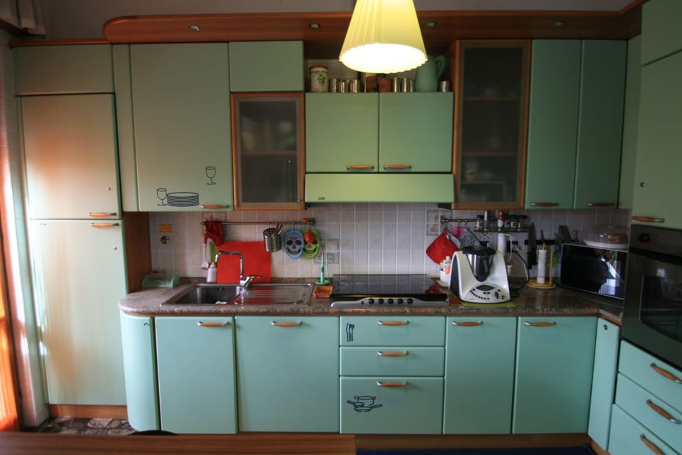 Espresso maker, electric kettle