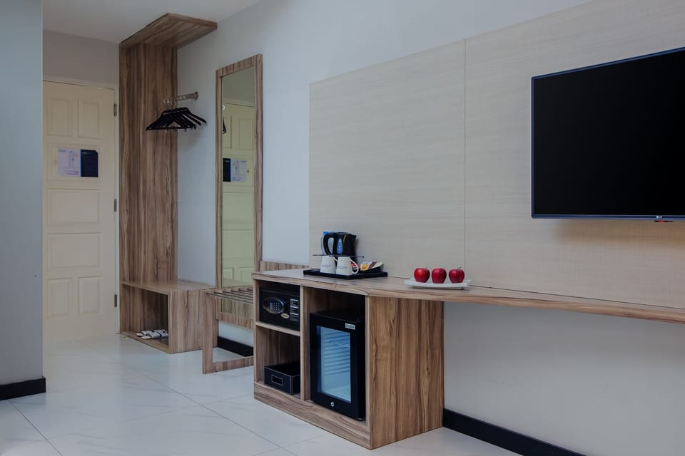In-room safe, desk, soundproofing, free WiFi